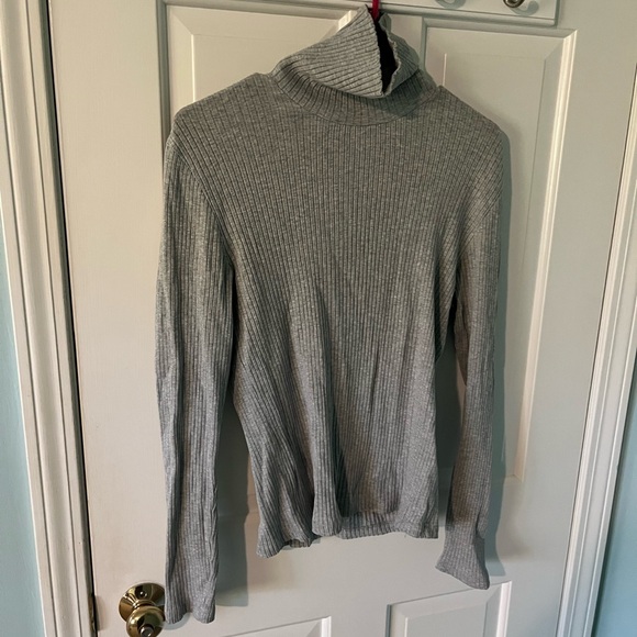 Land’s end women’s grey turtleneck, small 6-8 - Picture 5 of 5